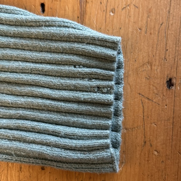 Anthropologie Ribbed Turtleneck
Color: GREEN
Size: M Petite - Picture 7 of 7